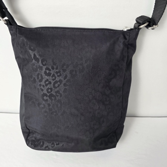 Baggallini Pocket Town Bagg Nylon Crossbody Shoulder Bag Black Cheetah Print - Picture 2 of 10
